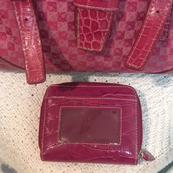 Liz Claiborne Raspberry Pink Crocodile Pattern Handbag - plus Wallet! - Picture 15 of 16